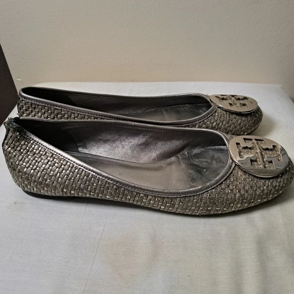 Tory Burch Reva Ballet Flats‎ Woven Metallic Pewter Silver Logo Medallion Shoes